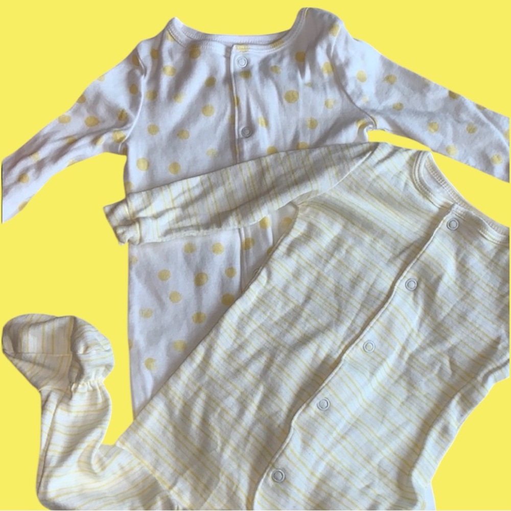 ☄️2/$15☄️2 sleepers yellow and white 6-12 mon